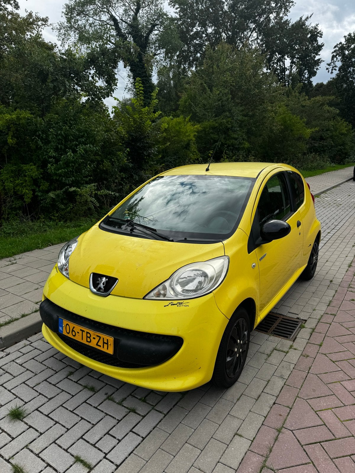 Peugeot 107 1.0 12V 3DR 2006 Geel, Voorwielaandrijving, 765 kg, 4 stoelen, 68 pk