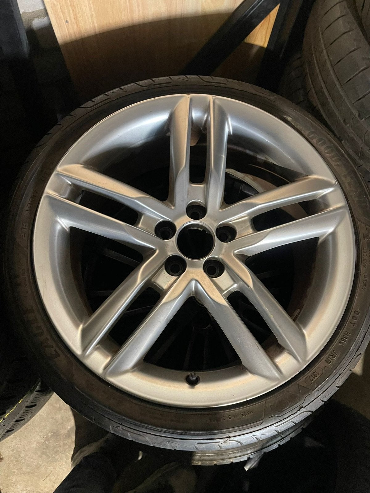 Originele Audi A1 Lichtmetalen Velg 17 Inch – 8X0601025K, Total car expert, Banden en Velgen, Ophalen of Verzenden, Personenwagen