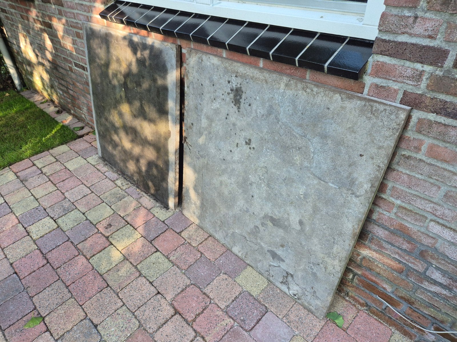 2 Grote grijze tegels 100x100 cm, Doe-het-zelf en Verbouw, Ophalen, Gebruikt, 60 cm of meer, Minder dan 5 m²