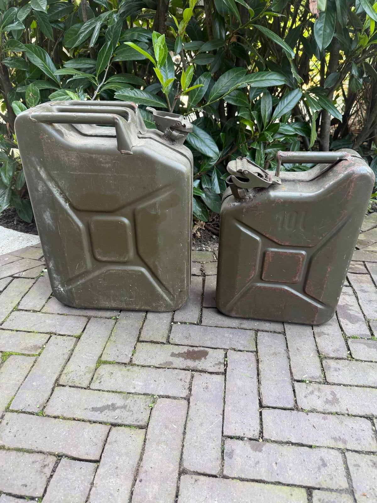 Jerrycans - 10L en 20L - Militair Groen, Ophalen