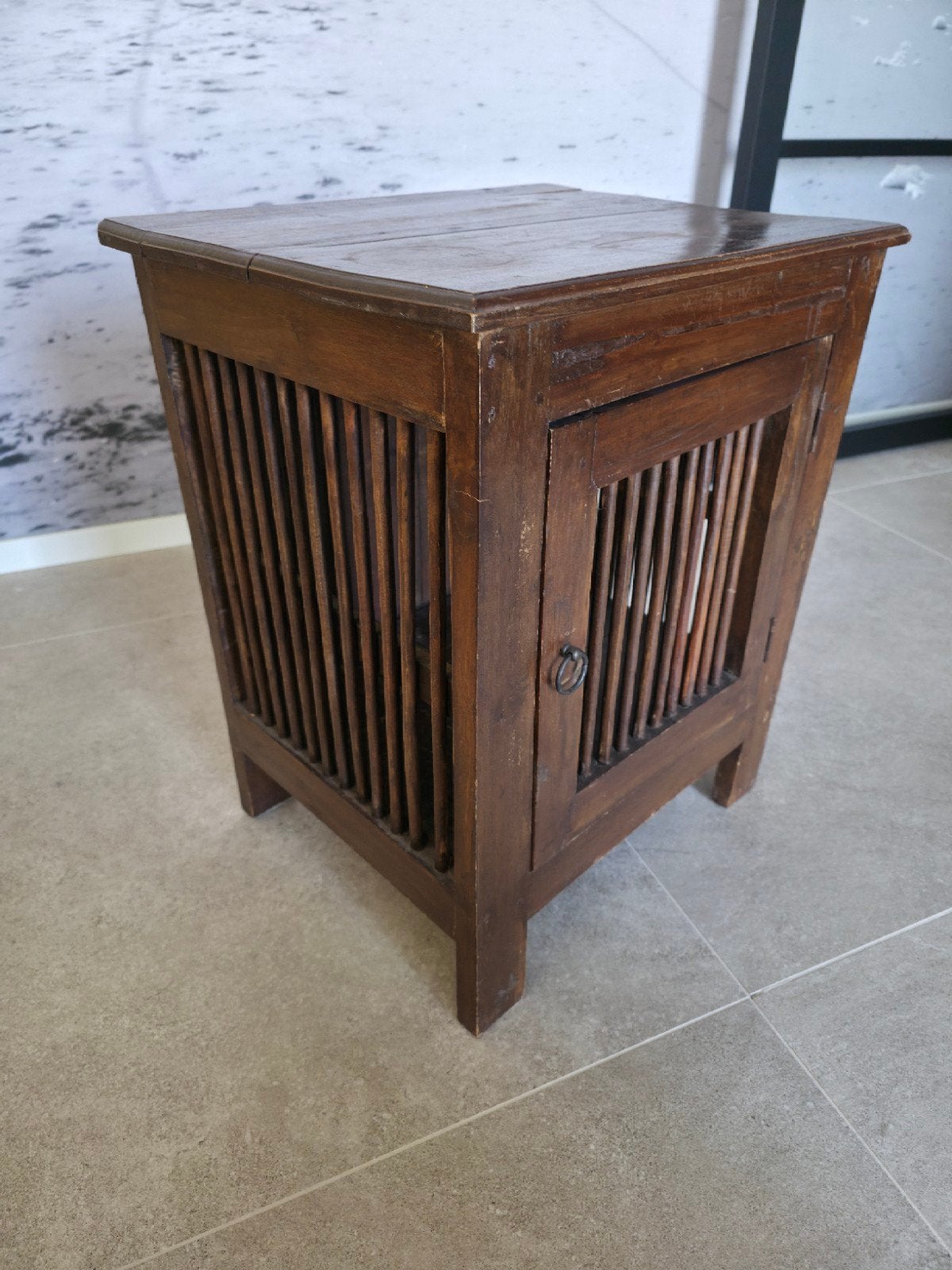 Teakhouten kastje/bijzettafel met spijlen. Indische stijl, Ophalen