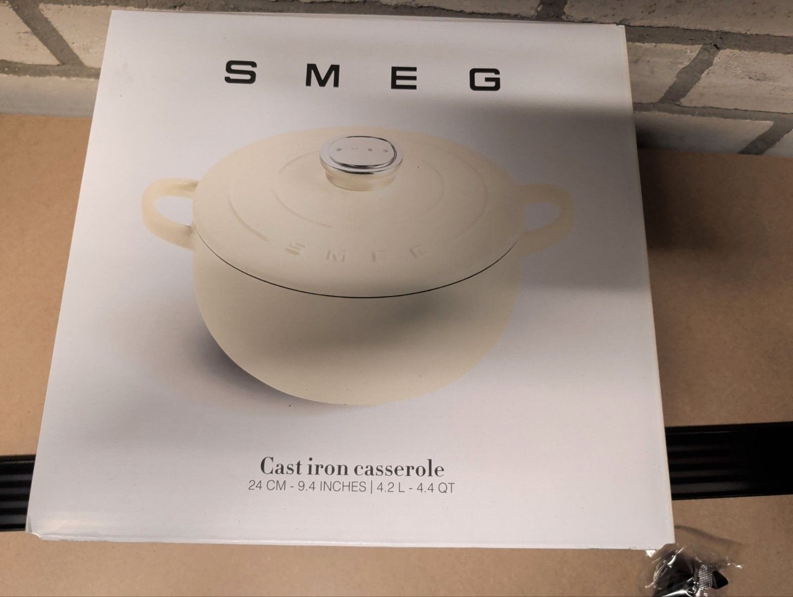 SMEG Gietijzeren Braadpan 24 cm - Nieuw in doos, Met deksel, Nieuw, Ophalen of Verzenden, Braadpan