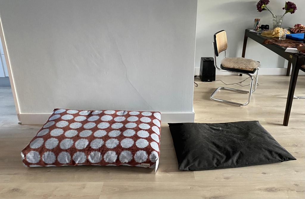 Dogguo hondenkussen dot bed lichtblauw stippen dots, Ophalen, Zo goed als nieuw, Stof