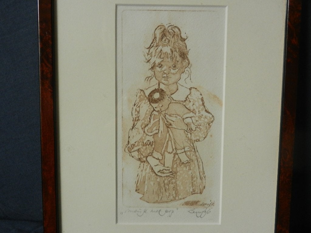Leuke Ets Meisje met pop door Leny Noyen 1996 19,2 x 9,1 cm, Antiek en Kunst, Dagelijks leven, 19 cm, Ophalen of Verzenden, 9 cm