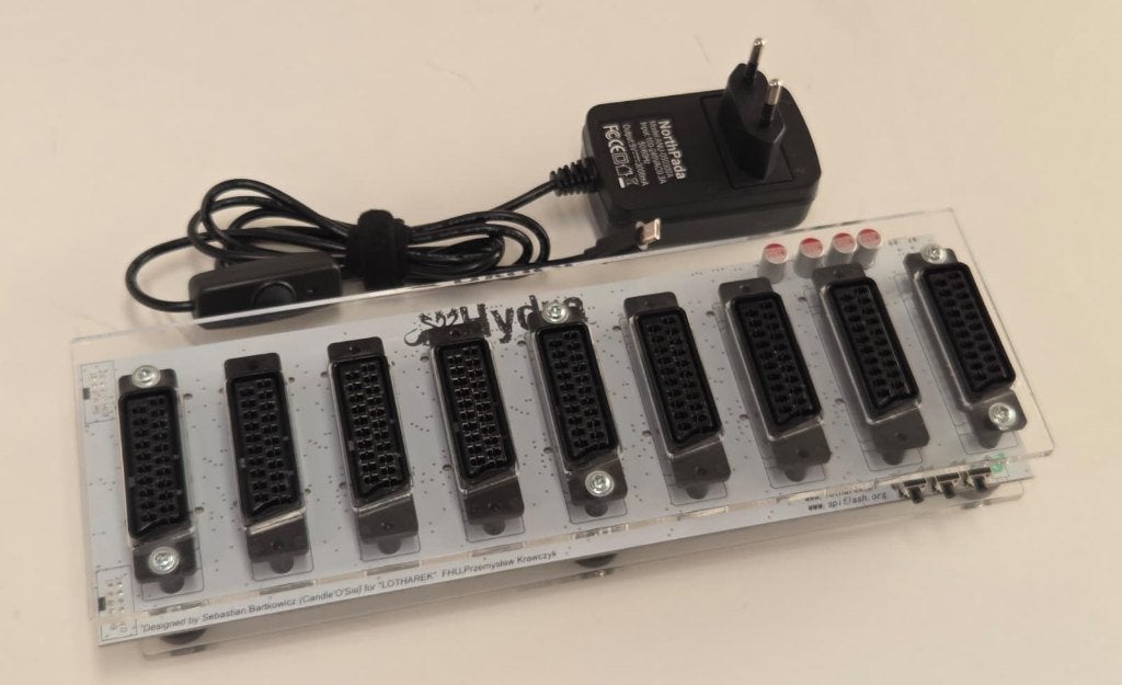 Lotharek Hydra REVISED 8-in 1-out automatische SCART switch, Overige merken, Ophalen of Verzenden, Zo goed als nieuw, Overige typen