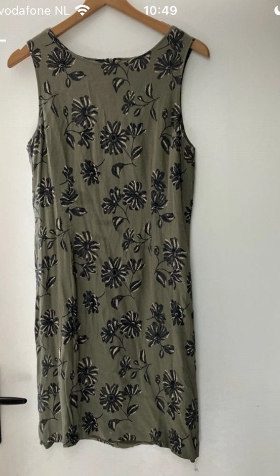 Mosgroen kaki jurk zwart beige bloemen hele jaar geschikt M, Kleding | Dames, Ophalen of Verzenden, Zo goed als nieuw, Maat 38/40 (M)