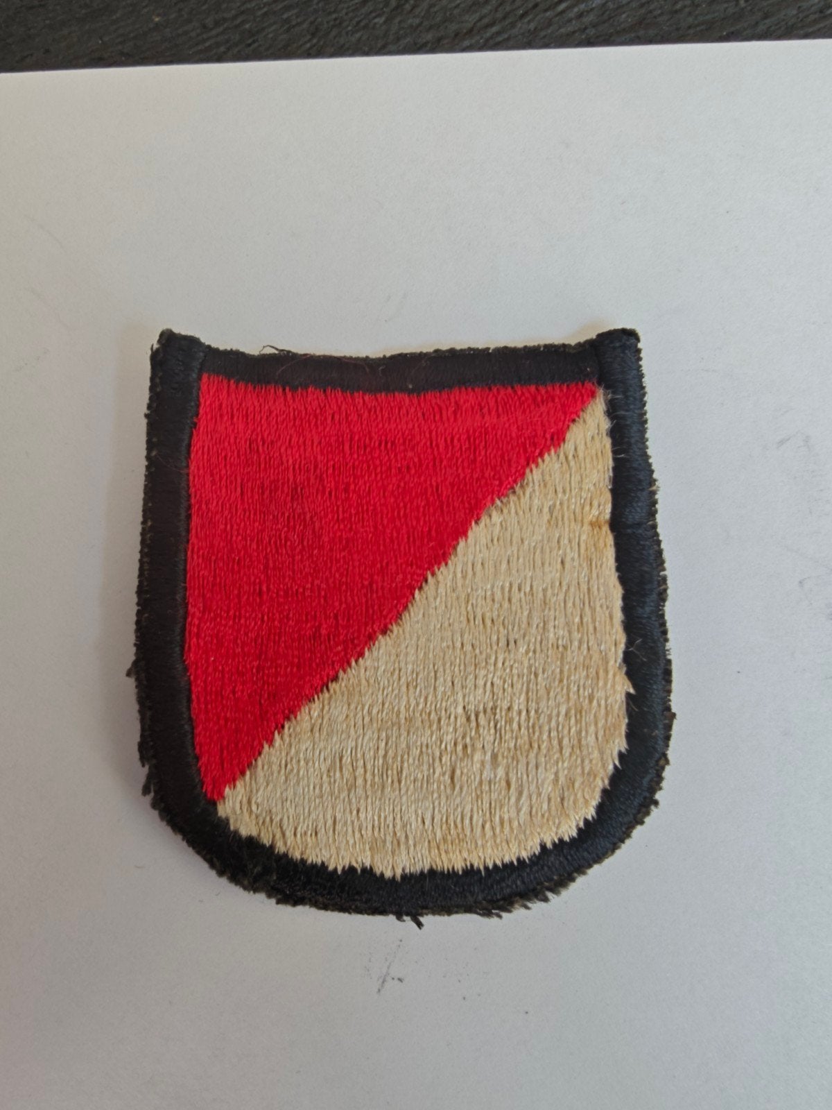 Vietnam War Flash US 17th ARMORED CAVALRY Regiment Beret Pat, Verzamelen, Verzenden, Landmacht, Amerika, Embleem of Badge