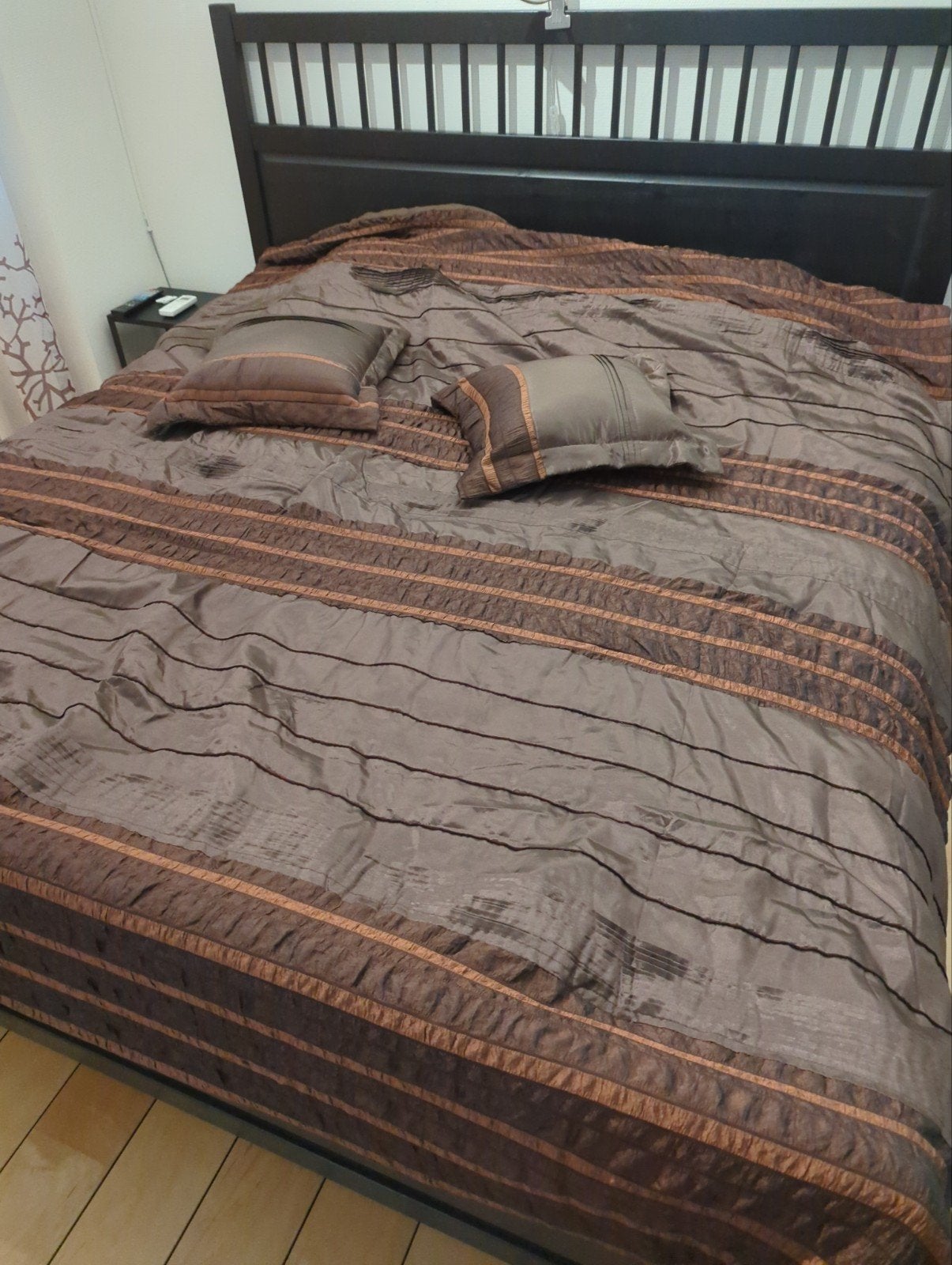 Luxe sprei met kussens, Gebruikt, Bruin, Afneembare hoes, Vierkant