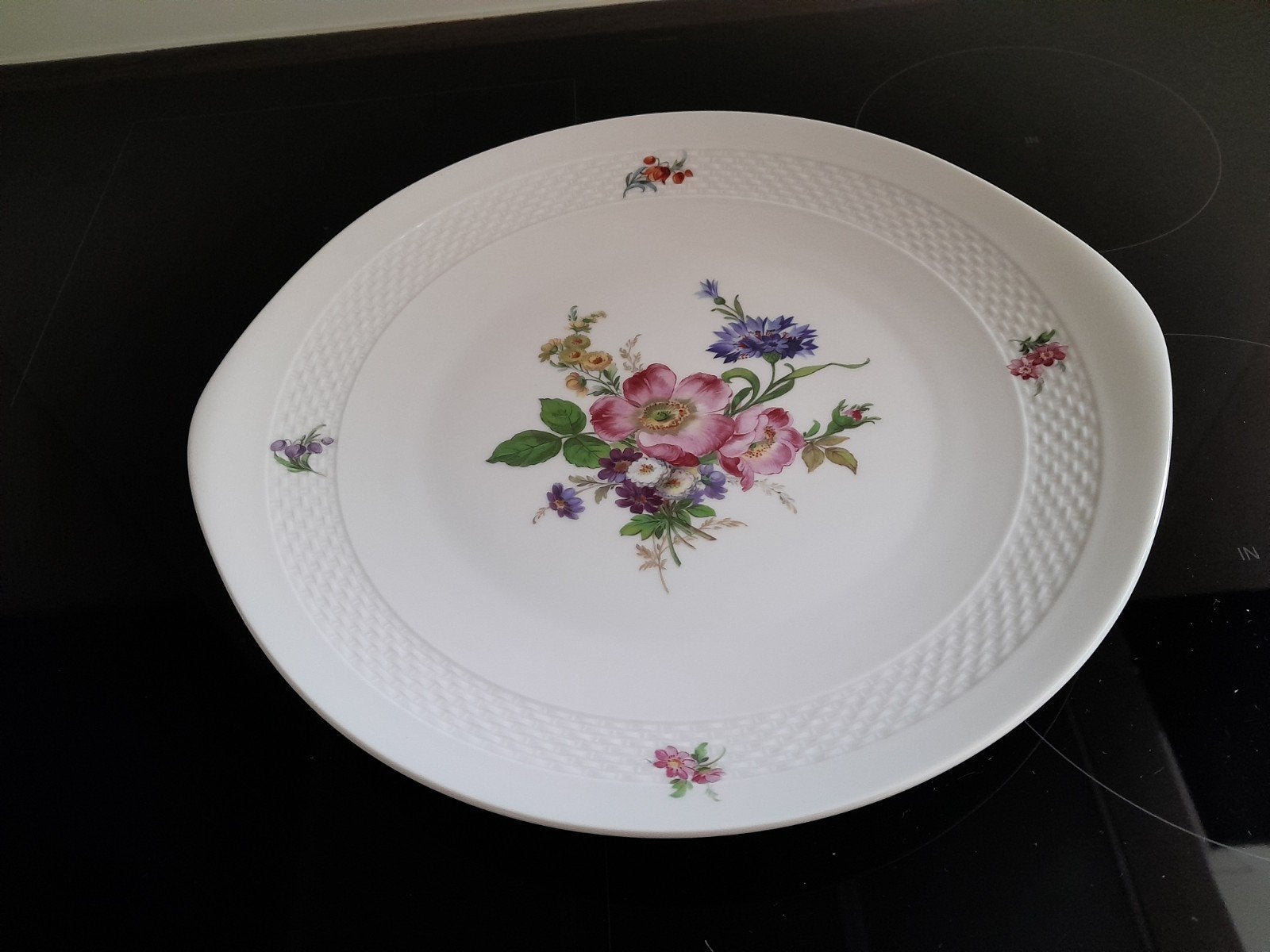 HUTSCHENREUTHER TRADITION Serveerschaal met Bloemmotief, Antiek en Kunst, Ophalen