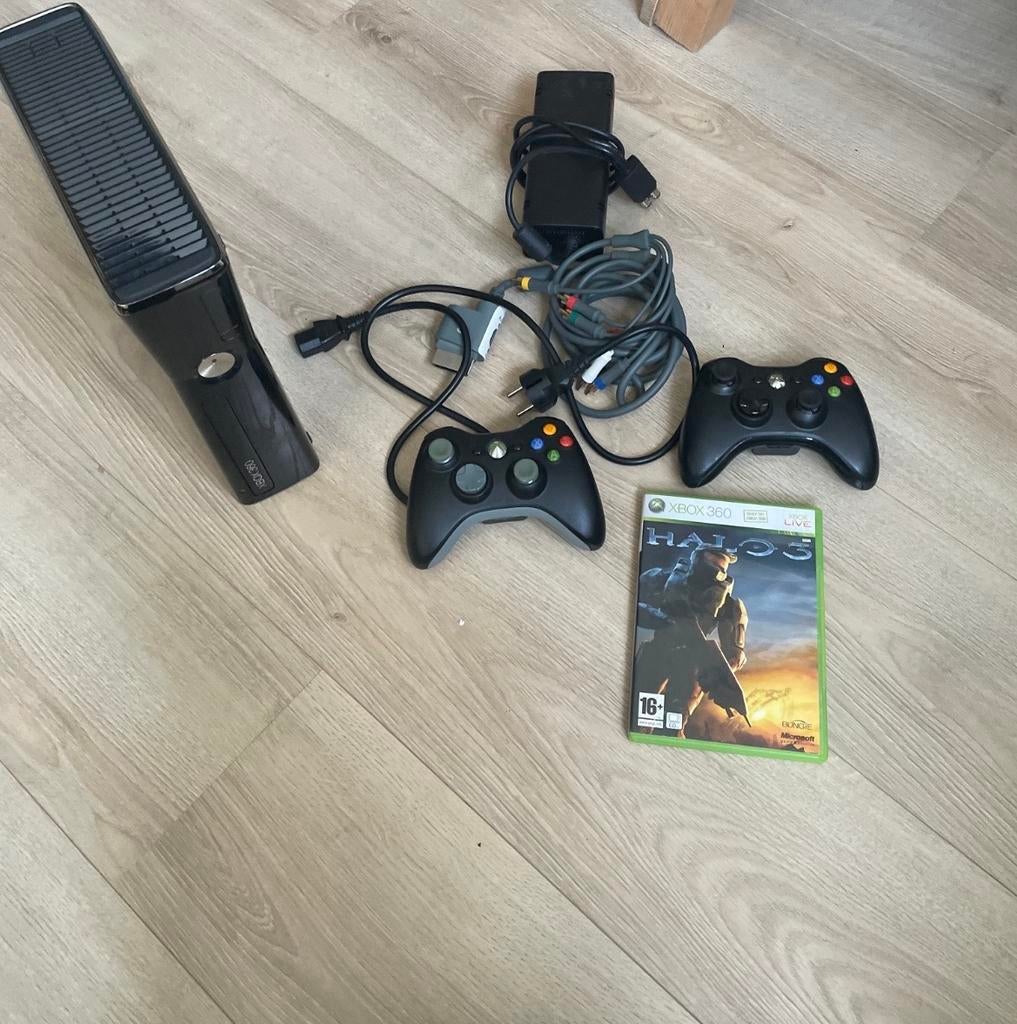 Xbox 360 Slim 250GB met 2 controllers en Halo 3, Spelcomputers en Games, Spelcomputers | Xbox 360, Met 2 controllers, Ophalen of Verzenden