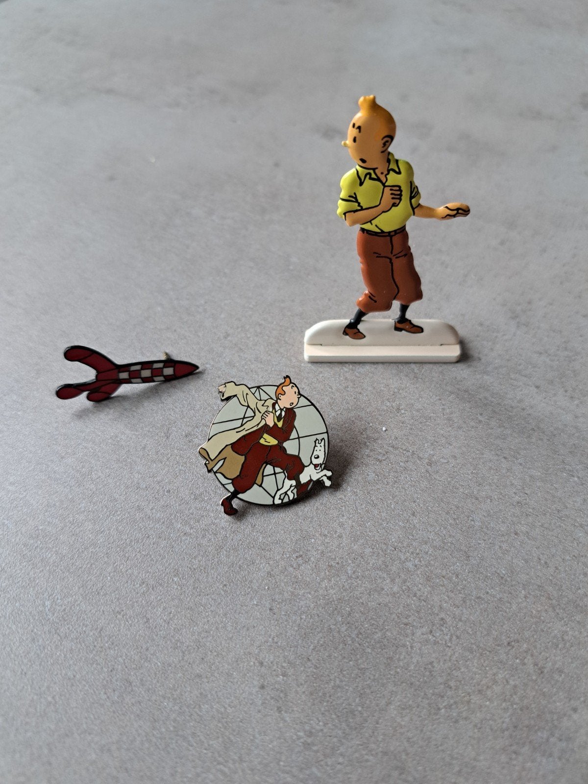 Kuifje beeldje en pins, Ophalen of Verzenden, Gebruikt