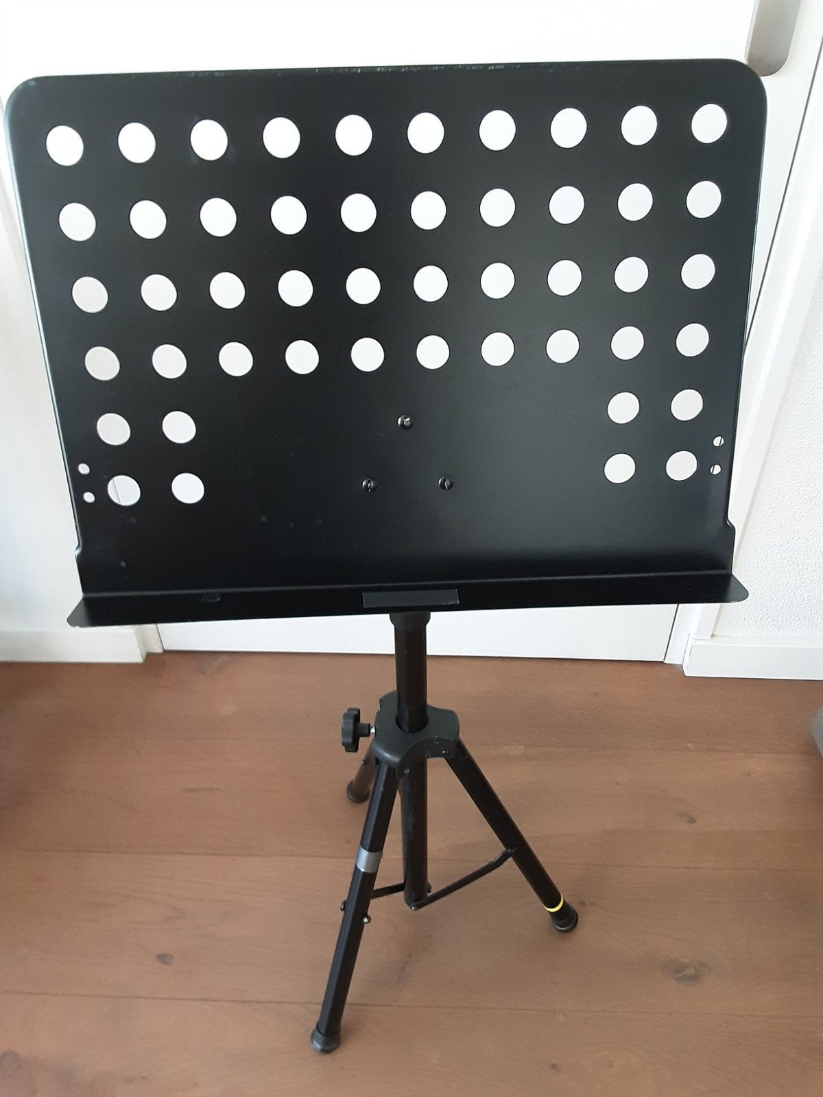 In hoogte verstelbare muziekstandaard - 3 kg, Muziek en Instrumenten, Standaards, Ophalen of Verzenden, Gebruikt, Muziekstandaard