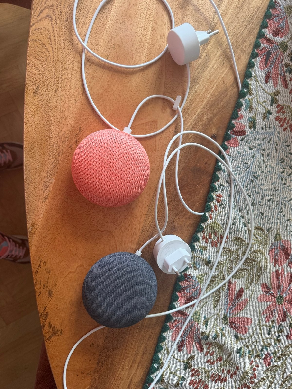 2x Google Nest Mini (2e generatie) - Koraal & Houtskool, Slimme speaker, Google, WiFi, Ophalen of Verzenden