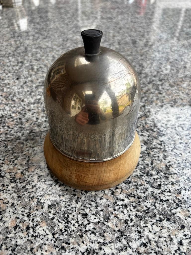 Vintage sigarettendispenser met asbak en houten voet, Ophalen, Gebruikt, Tabaksdoos of Verpakking