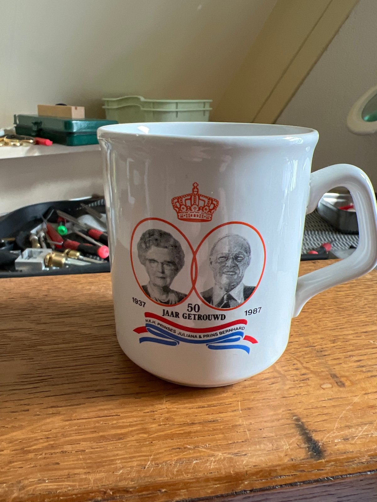 Jubileummok Juliana & Bernhard 50 jaar getrouwd (1937-1987), Verzamelen, Ophalen of Verzenden, Zo goed als nieuw, Buitenland, Servies