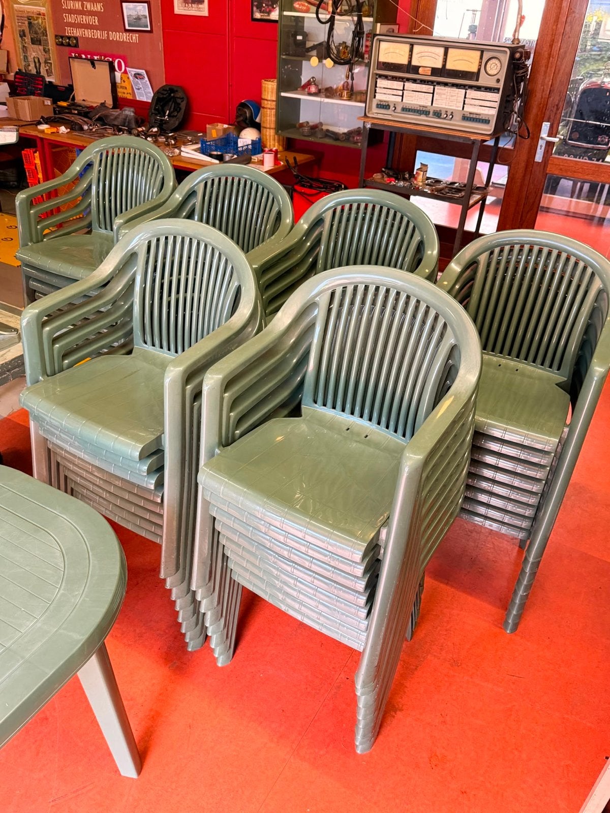 Hartmann 38 kuipstoeltjes en tafels - complete set