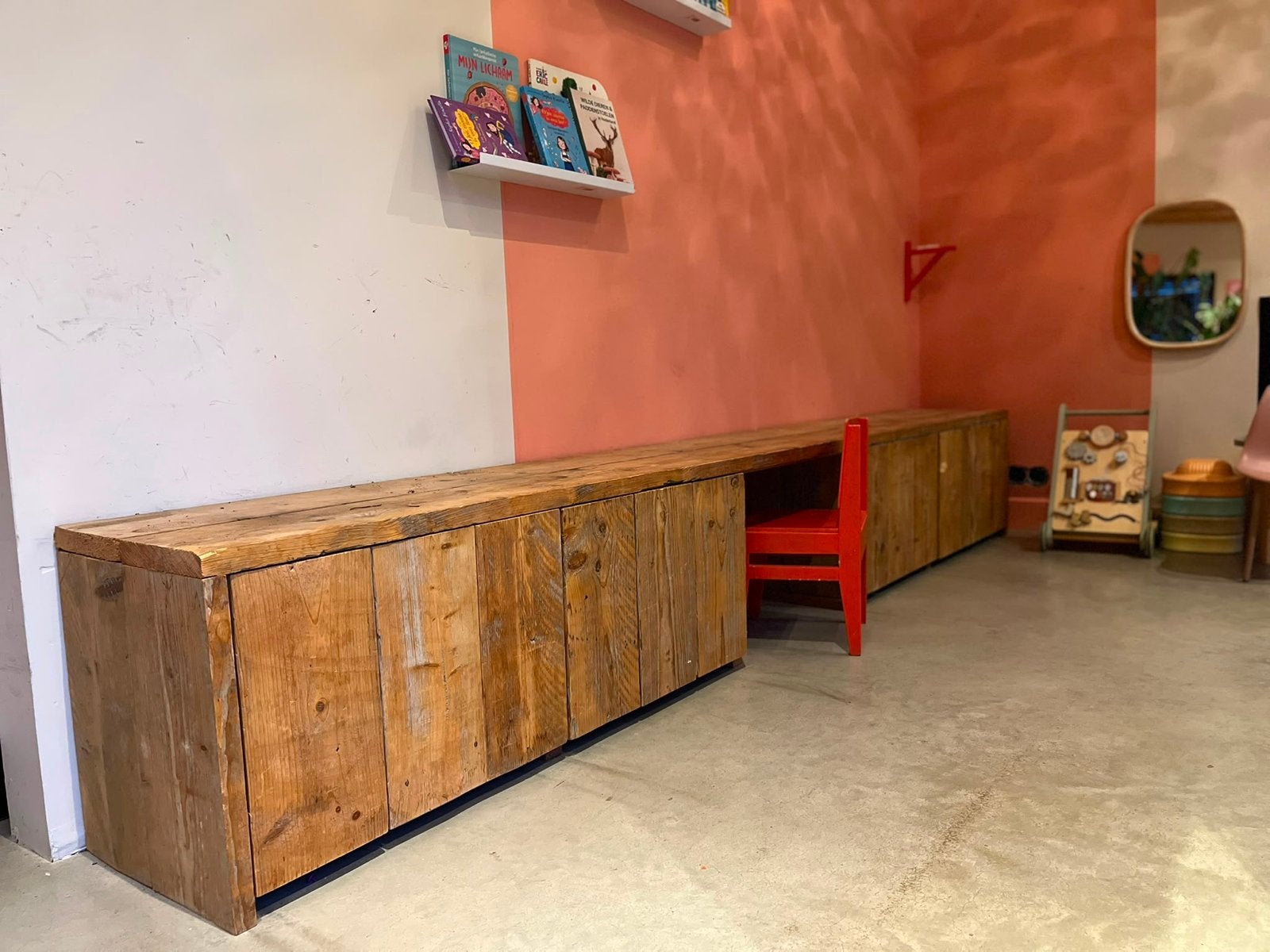 Steigerhouten houten kast met lades op wielen, Ophalen, Gebruikt