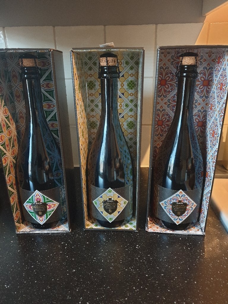 Te koop 3 flessen Hertog Jan Vatgerijpt Portugal 2021 serie., Verzamelen, Biermerken, Ophalen, Nieuw, Flesje(s), Hertog Jan