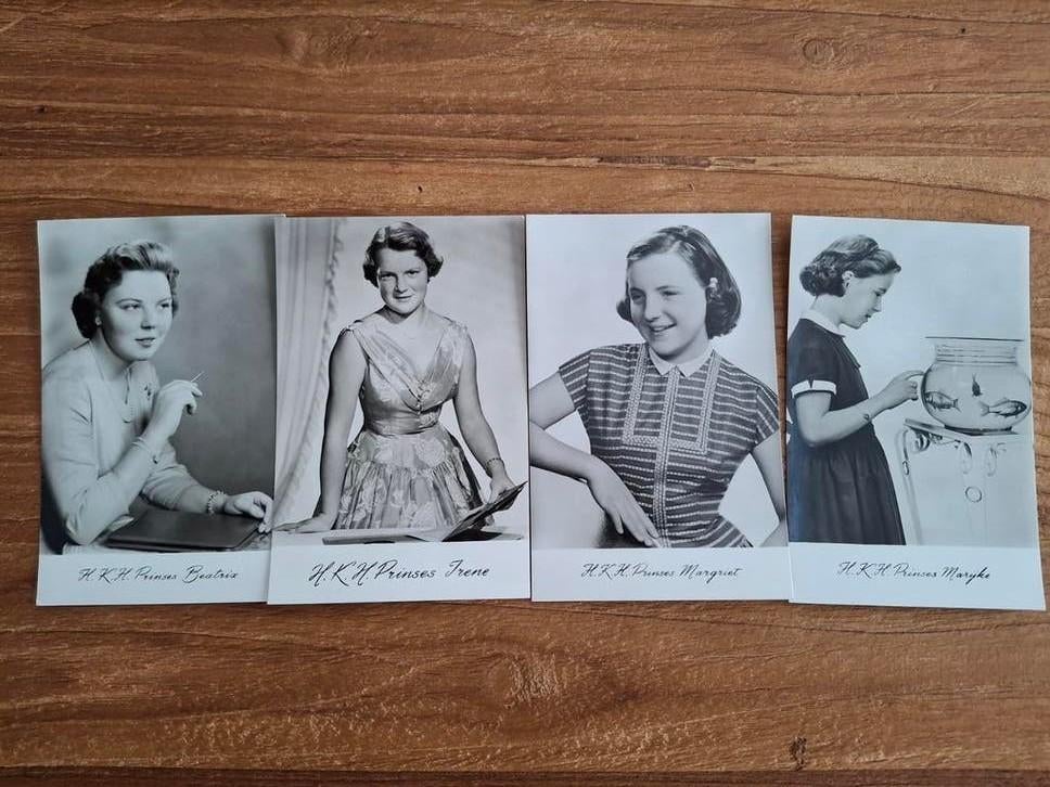 Set van 4 Koninklijke Prinsessen Ansichtkaarten, Ophalen of Verzenden, 1940 tot 1960, Gelopen, Zuid-Holland