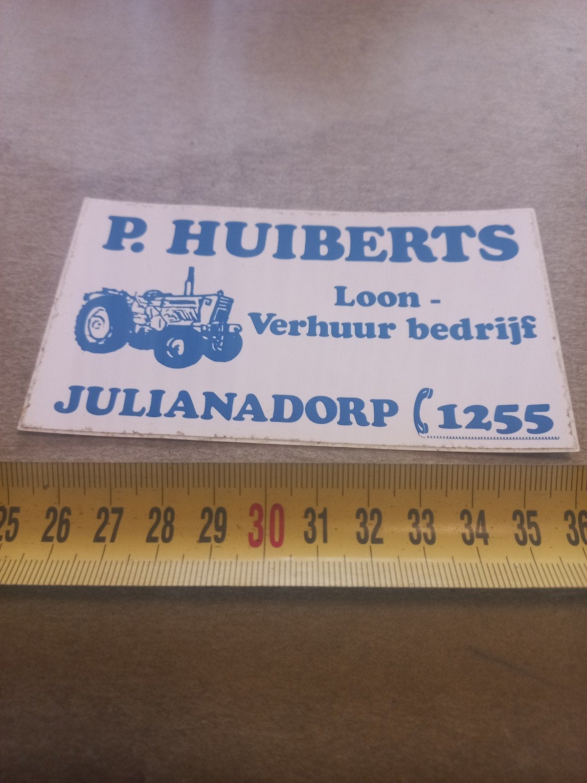 Vintage reclamesticker P. Huiberts Loon- Verhuur bedrijf, Verzamelen, Ophalen of Verzenden, Gebruikt