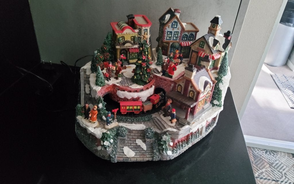 Kerstdorp met trein, Diversen, Ophalen of Verzenden, Zo goed als nieuw