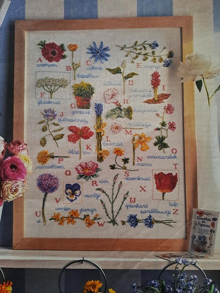 Patroon bloemen alfabet van Marjolein Bastin - DMC te koop, Ophalen of Verzenden, Nieuw, Handborduren, Patroon