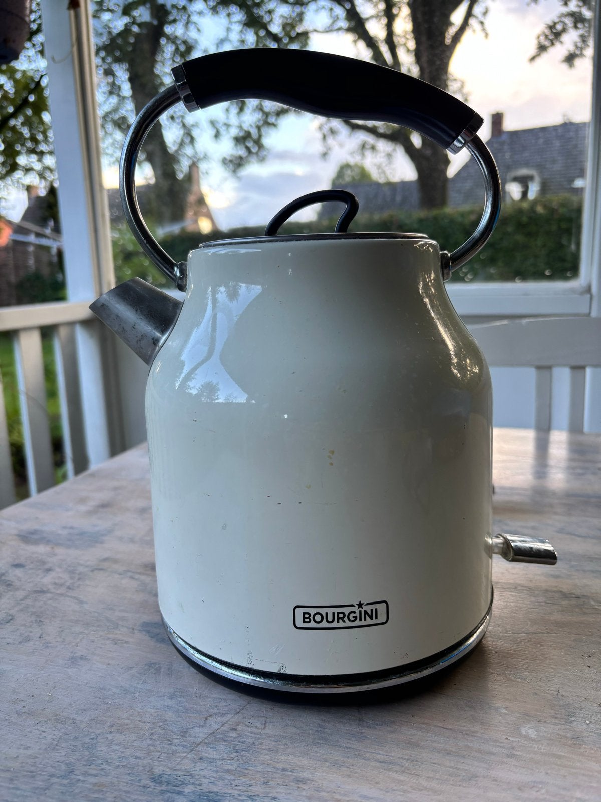 Vintage look waterkoker, nieuw model, goede staat, ontkalkt, 1 tot 2 liter, Ophalen of Verzenden, Gebruikt, Draadloos