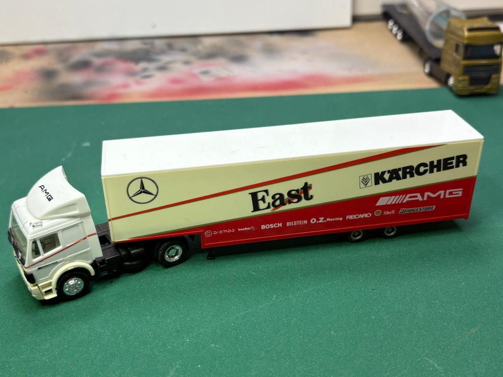 Herpa Mercedes trekker met oplegger Kärcher IMG7064/5/6, Hobby en Vrije tijd, Modelauto's | 1:87, Ophalen of Verzenden, Zo goed als nieuw
