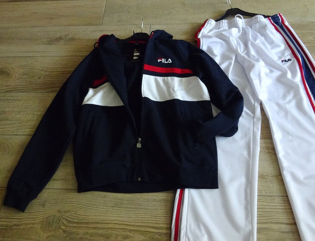 Fila trainingspak is NIEUW en bestaat uit een donkerblauw ve, Kleding | Heren, Maat 52/54 (L), Meerkleurig, Nieuw, Ophalen of Verzenden