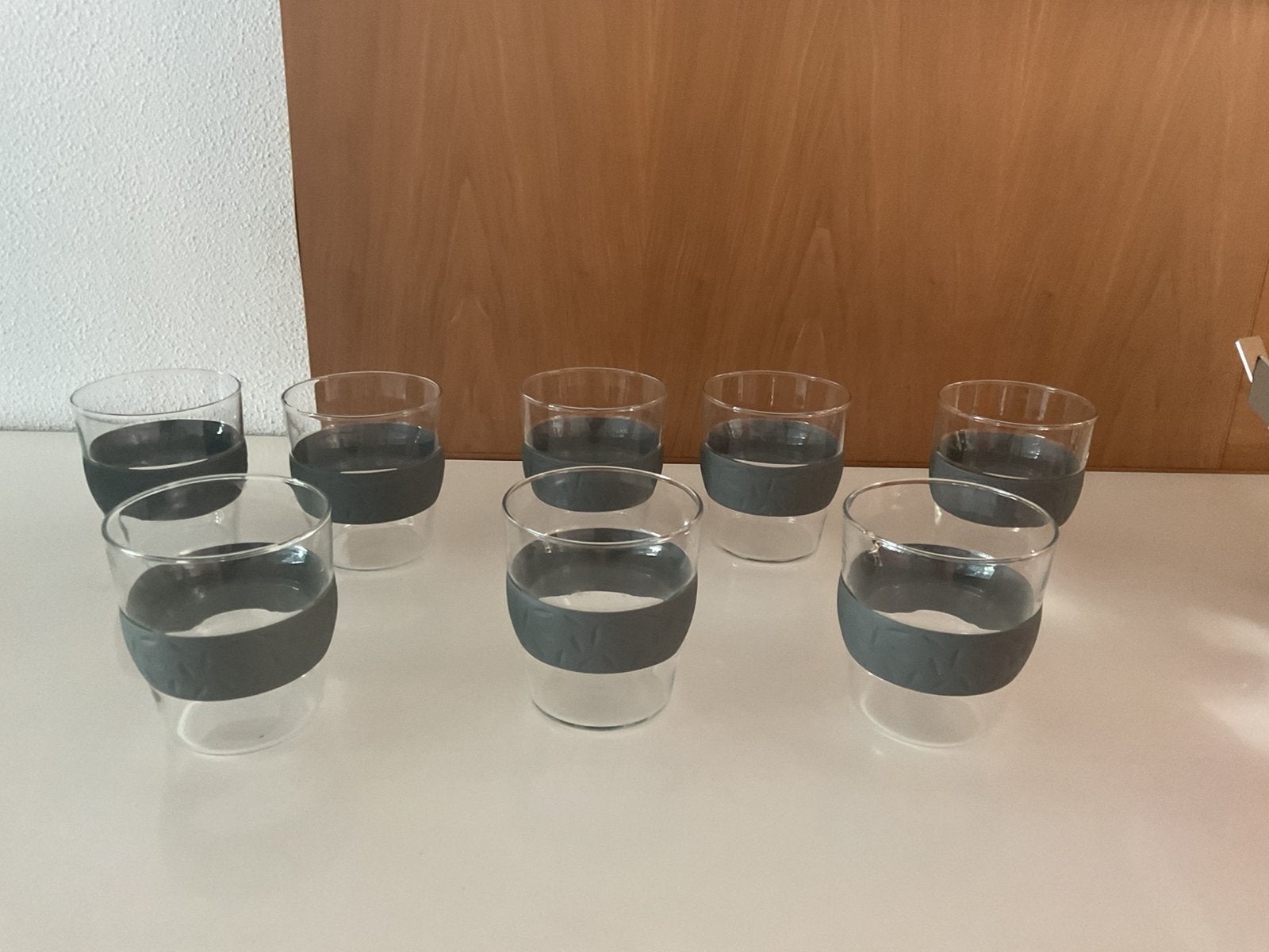 8 nieuwe glazen met rubberen band nooit gebruikt, Ophalen, Zo goed als nieuw