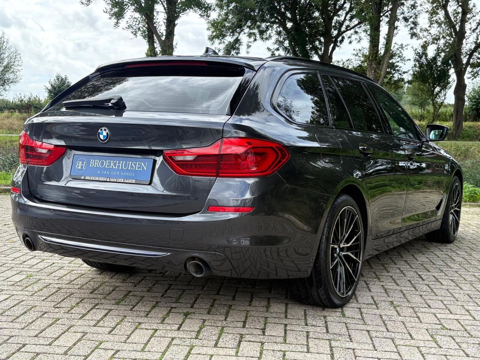 BMW 5-serie Touring 520i Executive Edition 184pk Automaat /, Auto's, Automaat, Achterwielaandrijving, Gebruikt, 4 cilinders
