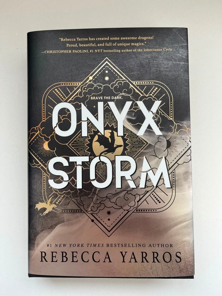 Onyx storm - Rebecca Yarros (deluxe limited edition), Ophalen of Verzenden, Zo goed als nieuw, Rebecca Yarros