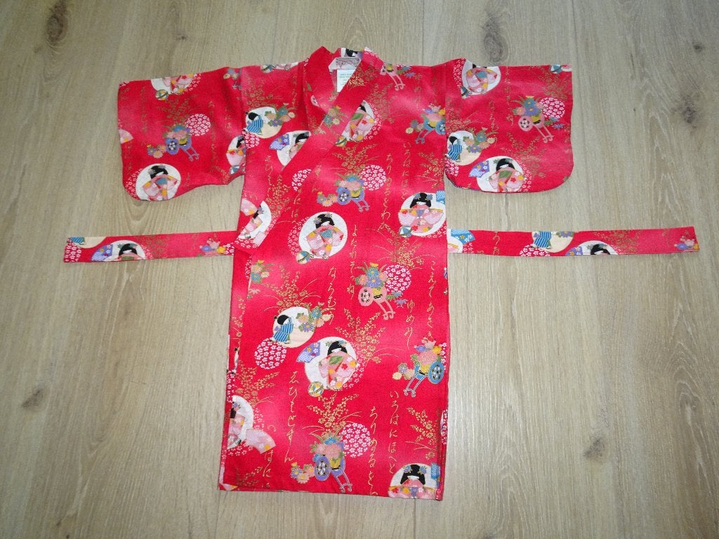 Japanse rode kinderkimono maat 25 (4 jaar), Kinderen en Baby's, Ophalen of Verzenden, Zo goed als nieuw, Jongen of Meisje, Overige typen