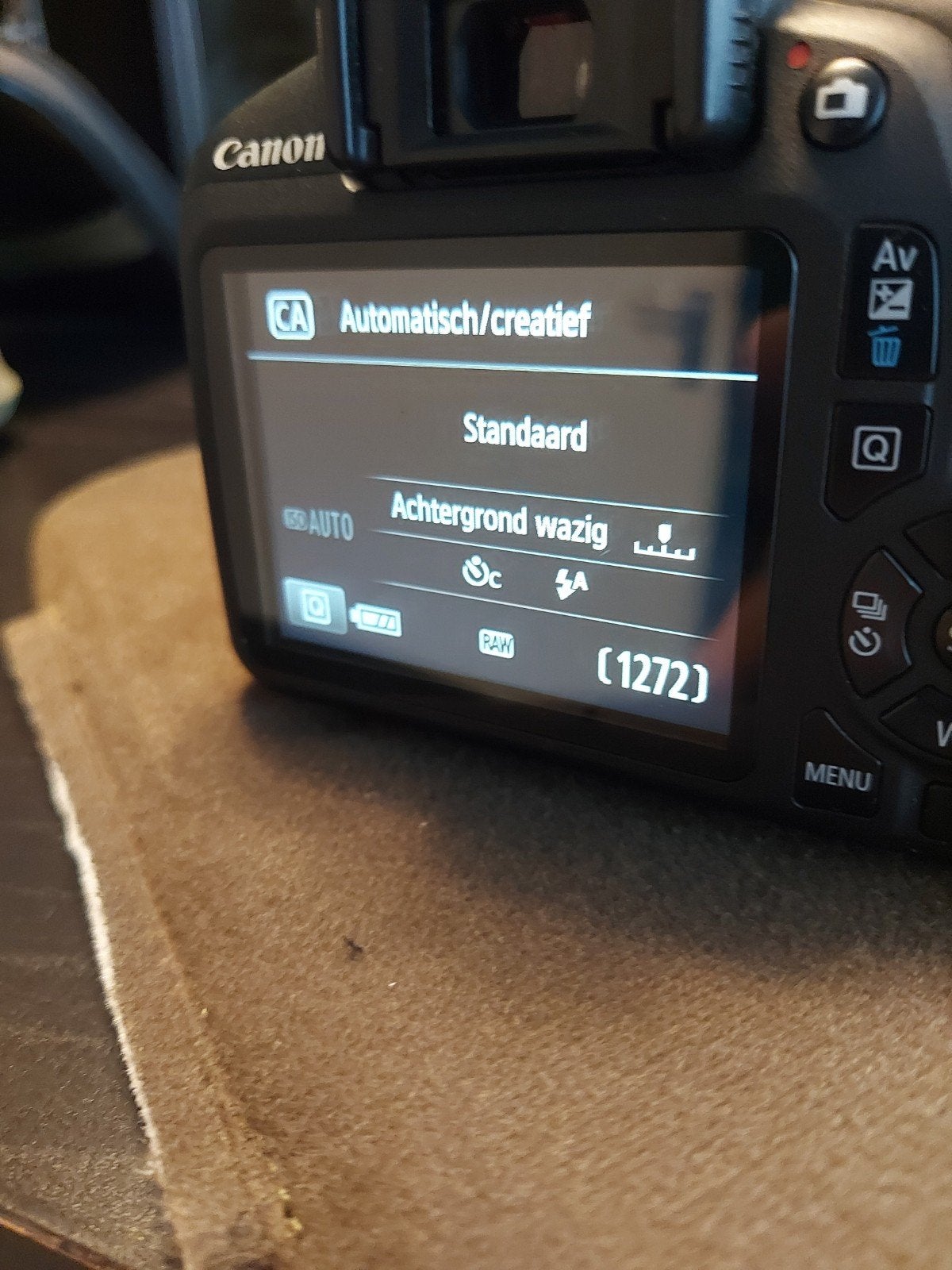 Foto 7 van Canon EOS 2000D Spiegelreflexcamera met accessoires