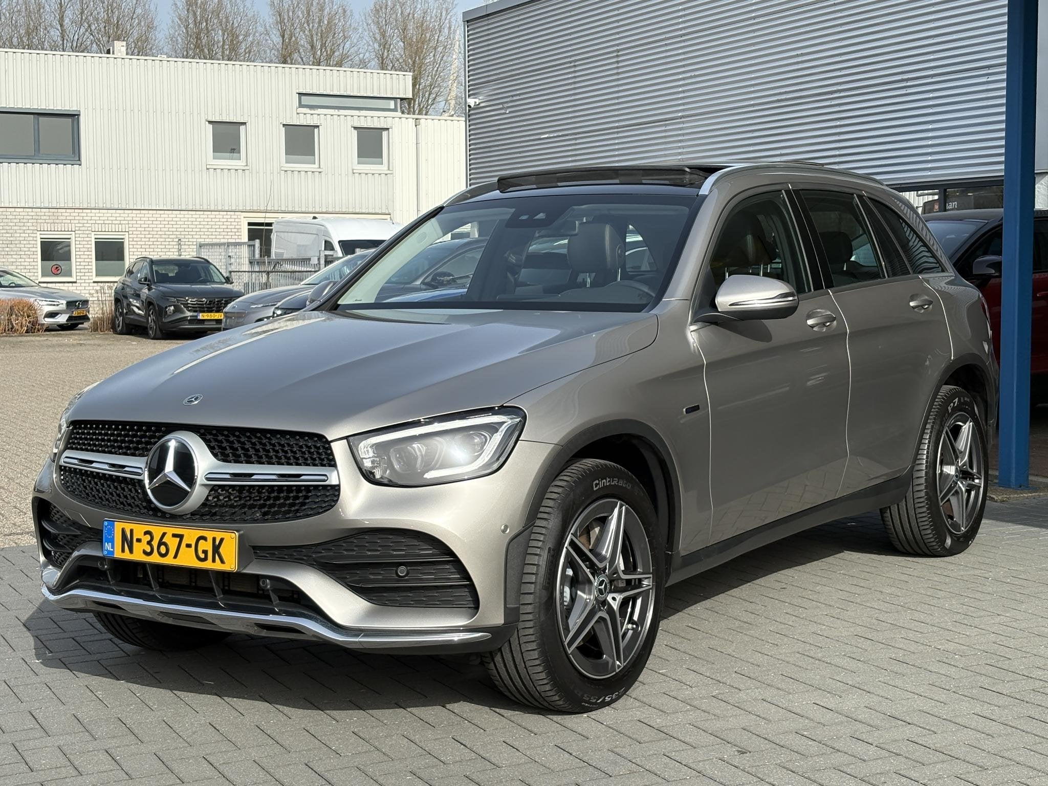 Mercedes-Benz GLC-klasse 300e 4MATIC Premium Plus | Panorama, Auto's, Automaat, 14 kWh, Gebruikt, 4 cilinders