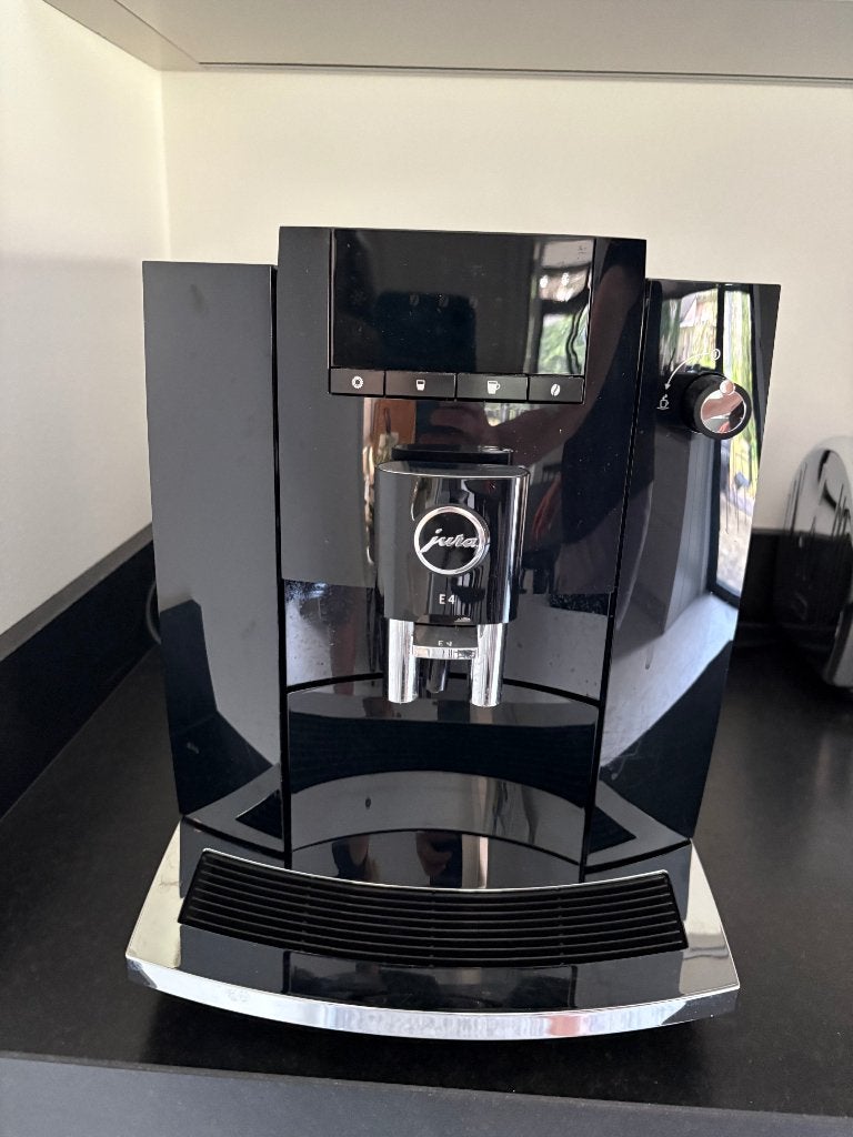 Jura Koffiezetmachine E4+extra's, Afneembaar waterreservoir, Gebruikt, Koffiemachine, 2 tot 4 kopjes