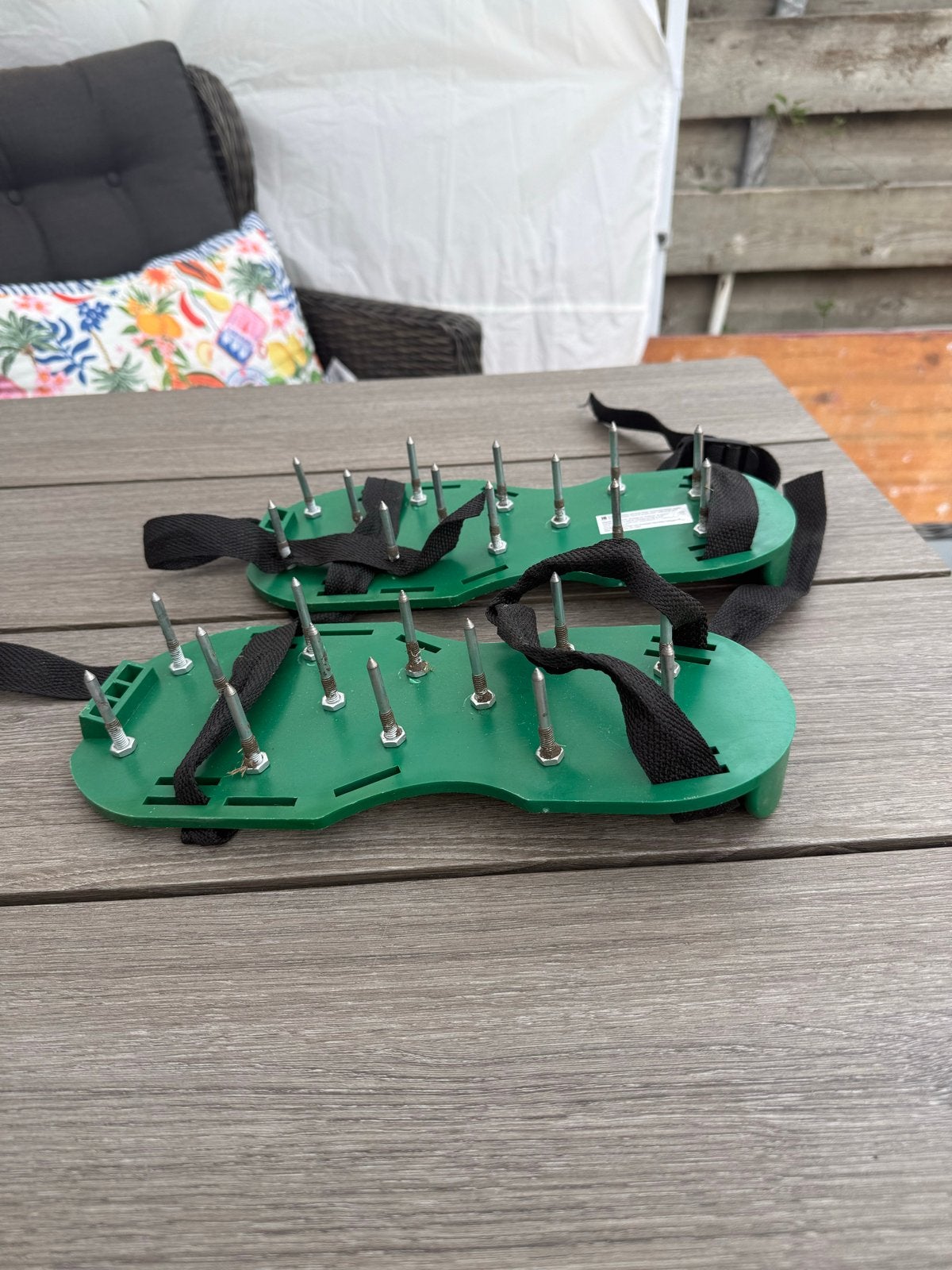 Gazon prik sandalen, Ophalen