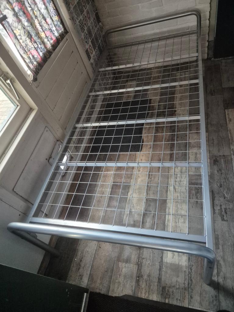 1 persoons bedframe 90x200, Huis en Inrichting, Slaapkamer | Bedden, Ophalen, 90 cm, Eenpersoons, 200 cm