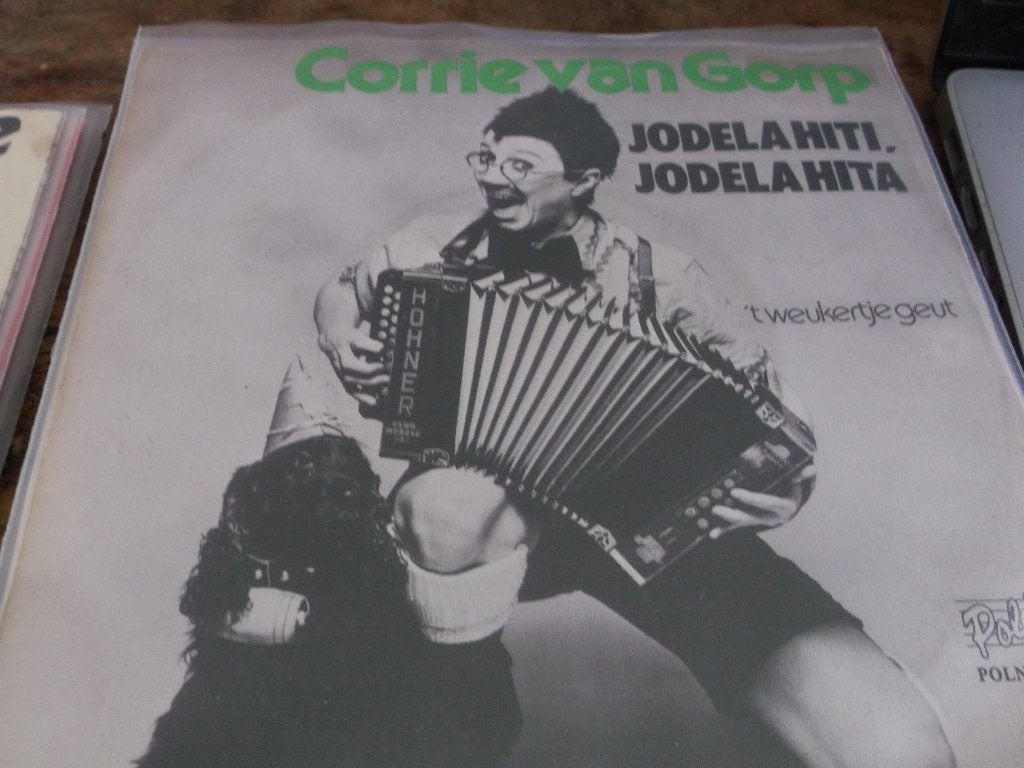 corrie van gorp Jodela hiti 138, Ophalen of Verzenden, Gebruikt, 7 inch, Nederlandstalig