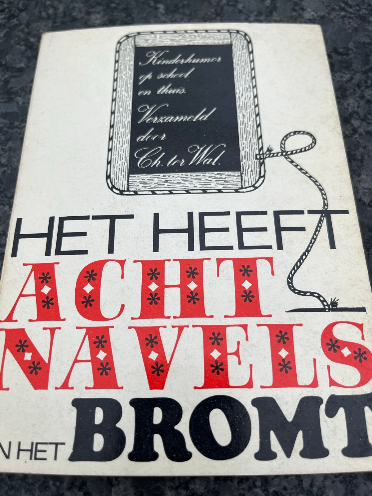 Het heeft acht navels bromt - Kinderhumor op school en thuis, Ophalen of Verzenden, Gelezen