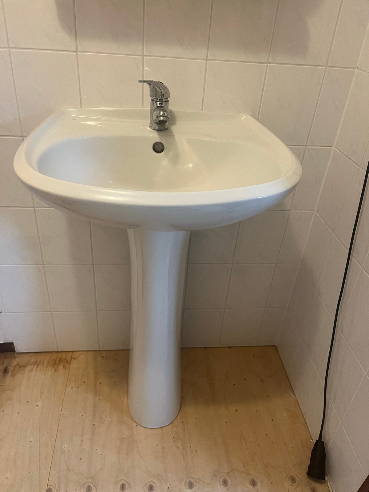 Wastafel met kraan en zuil, Doe-het-zelf en Verbouw, Ophalen, Gebruikt, Chroom, Wastafel