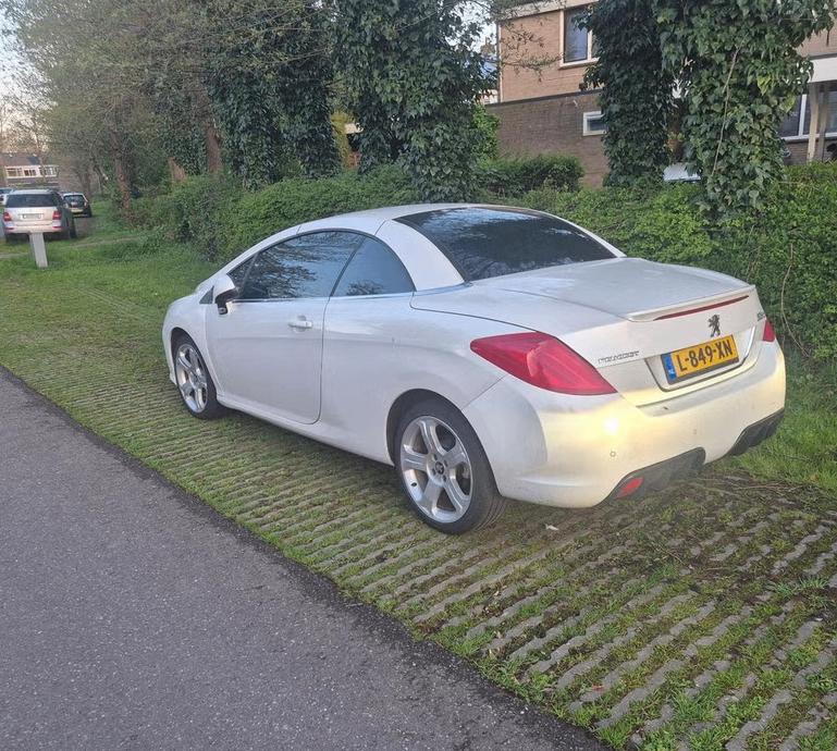Peugeot 308 2.0 Hdif CC 2011 Wit, Voorwielaandrijving, Euro 5, Zwart, 4 cilinders