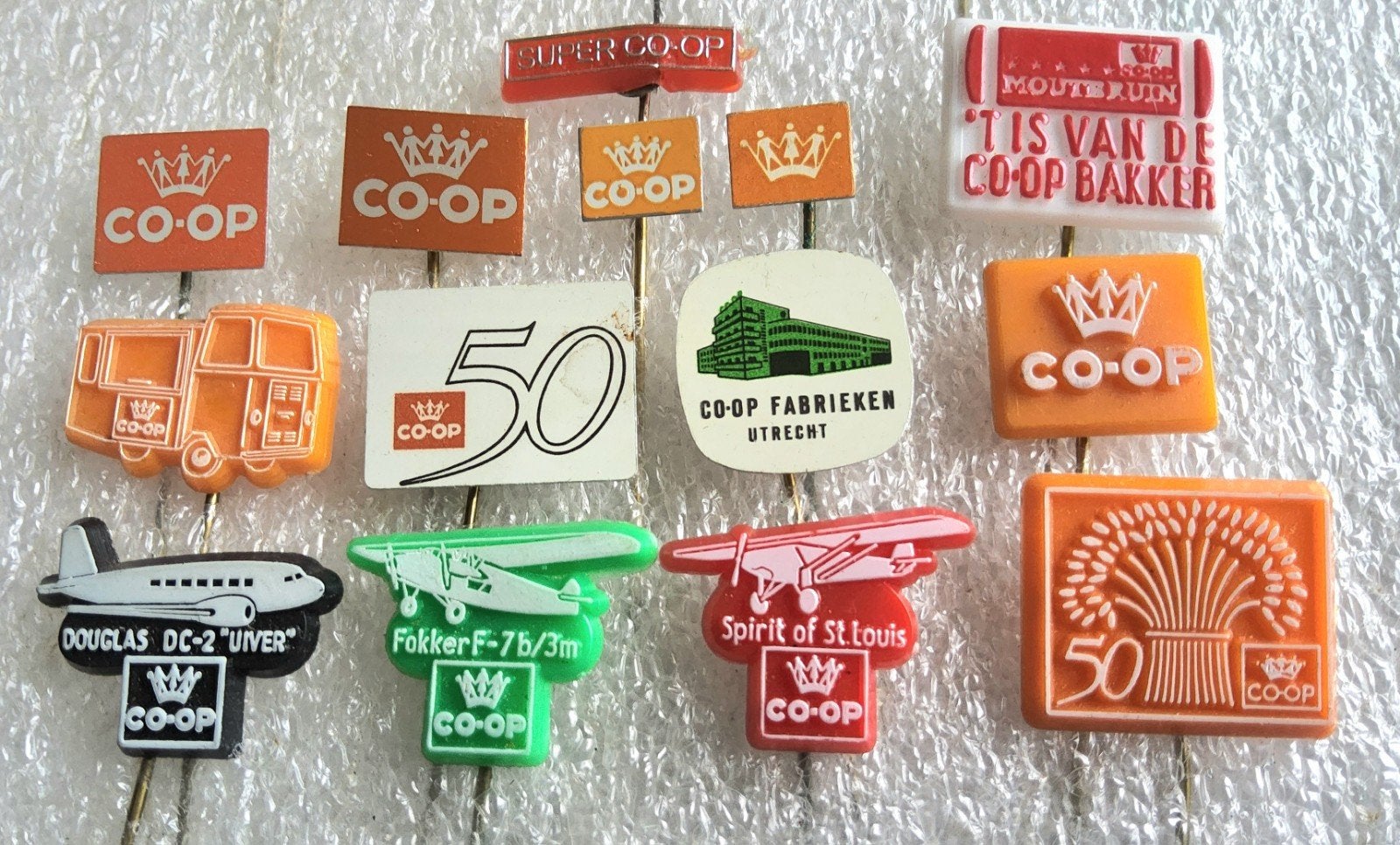 14 Vintage CO-OP Speldjes - Diverse Ontwerpen, Verzamelen, Speldjes, Pins en Buttons, Ophalen of Verzenden, Gebruikt, Overige onderwerpen