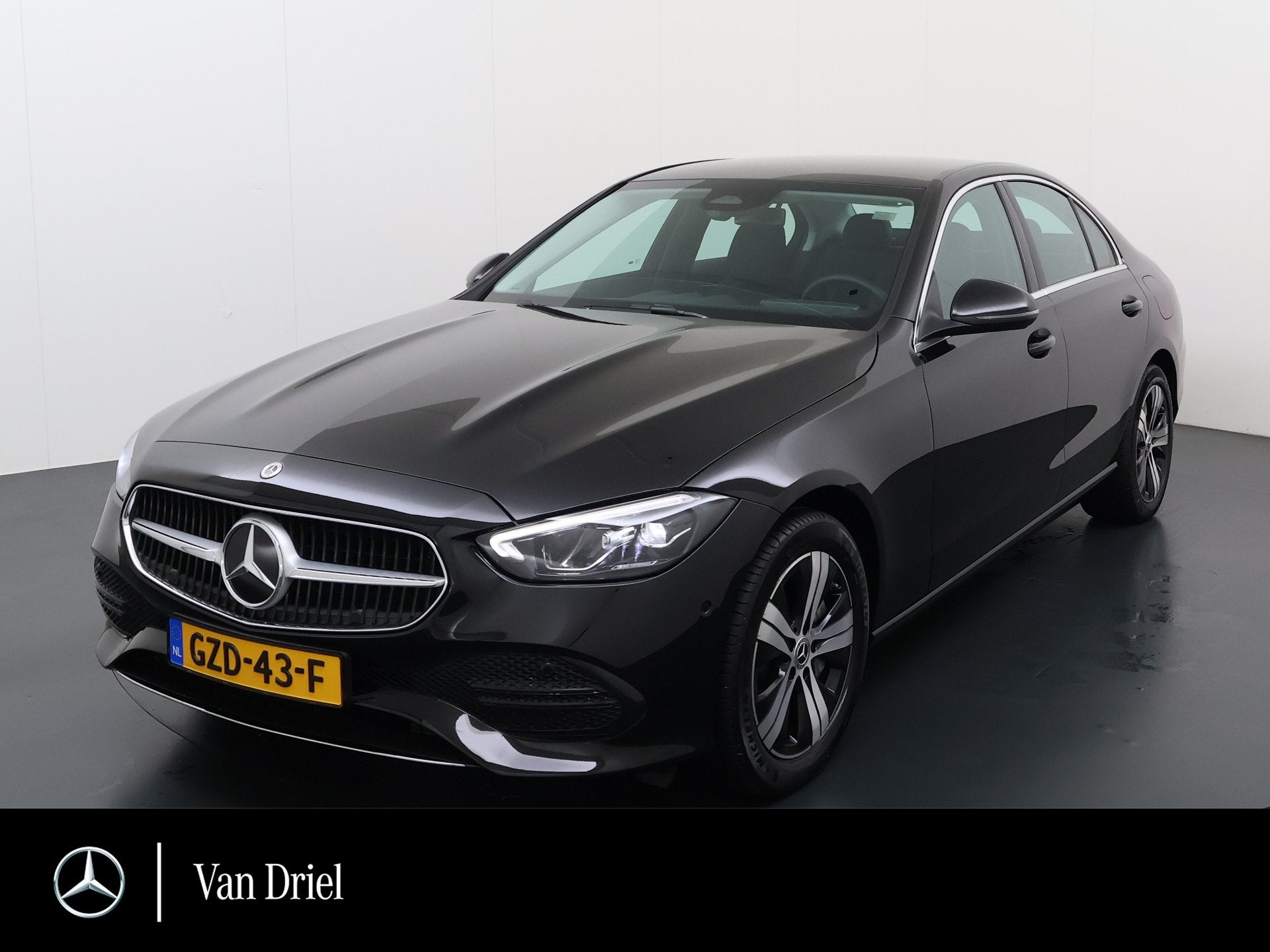 Mercedes-Benz C-Klasse 300 e Luxury | Camera (bj 2025), Auto's, Automaat, 12 maanden, Achterwielaandrijving, Zwart