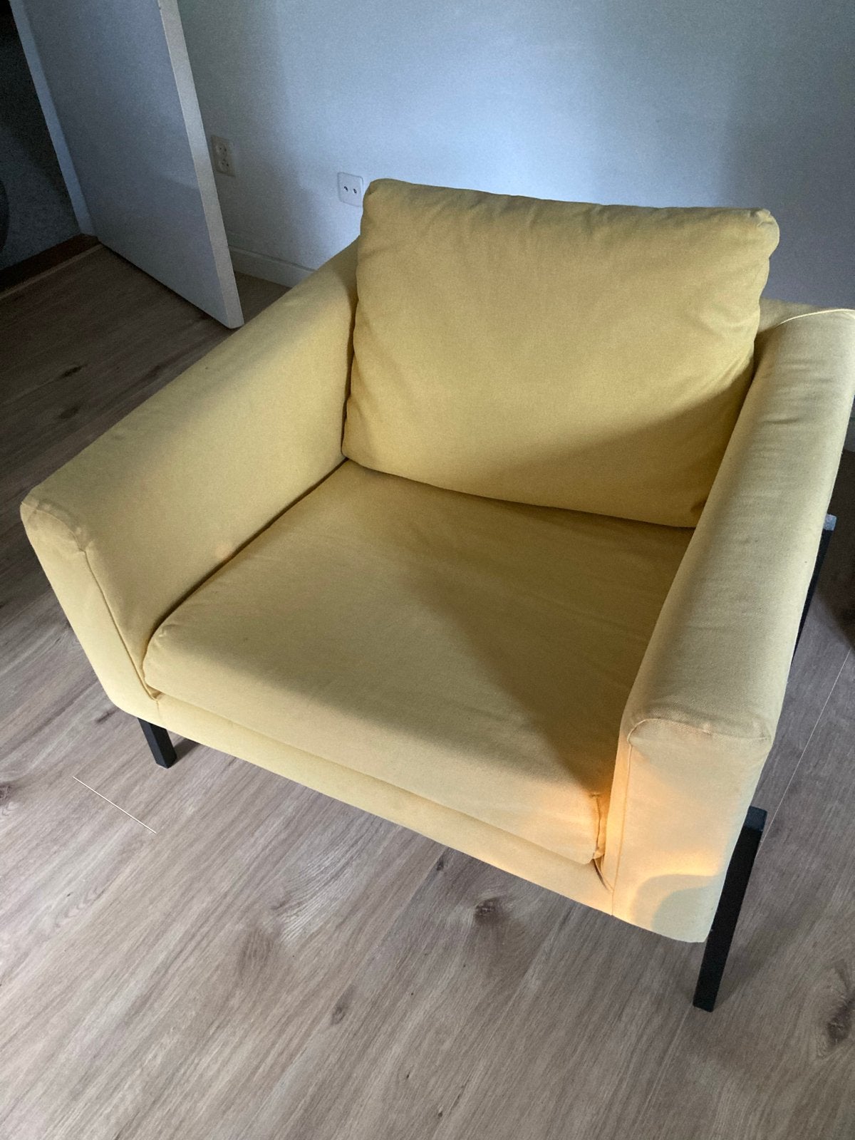 GRATIS IKEA KOARP fauteuil/stoel, geel met zwarte poten, Ophalen, Gebruikt, Overige kleuren, Eén