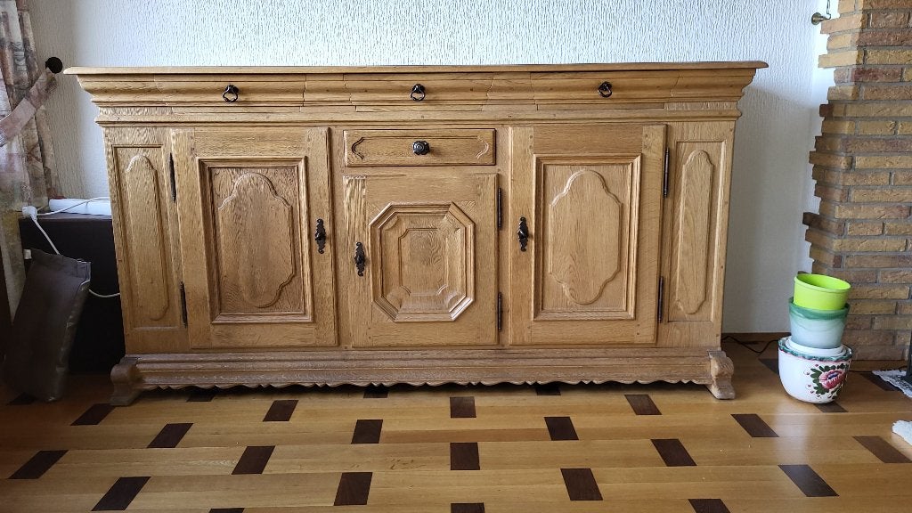 Groot houten dressoir, massief eikenhout