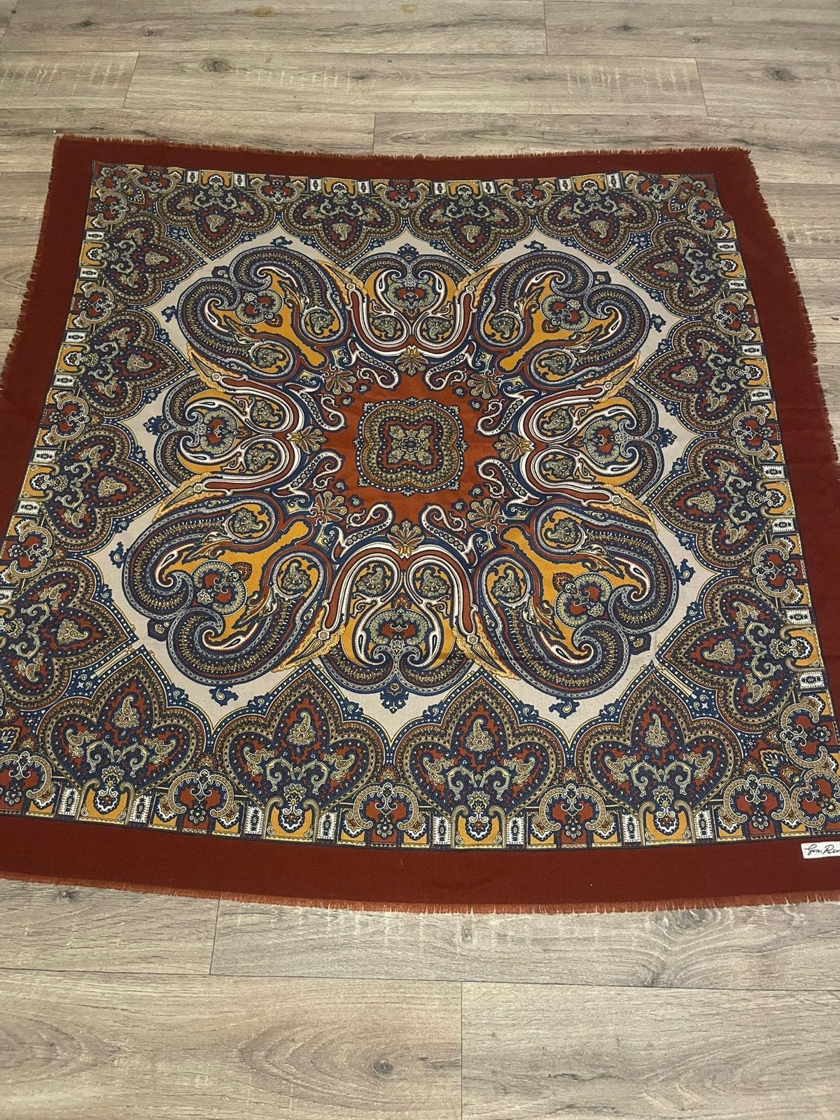 Vintage Designer Sjaal 115x115cm - Goede Staat, Kleding | Dames, Mutsen, Sjaals en Handschoenen, Gedragen, Sjaal, Maat 46/48 (XL) of groter
