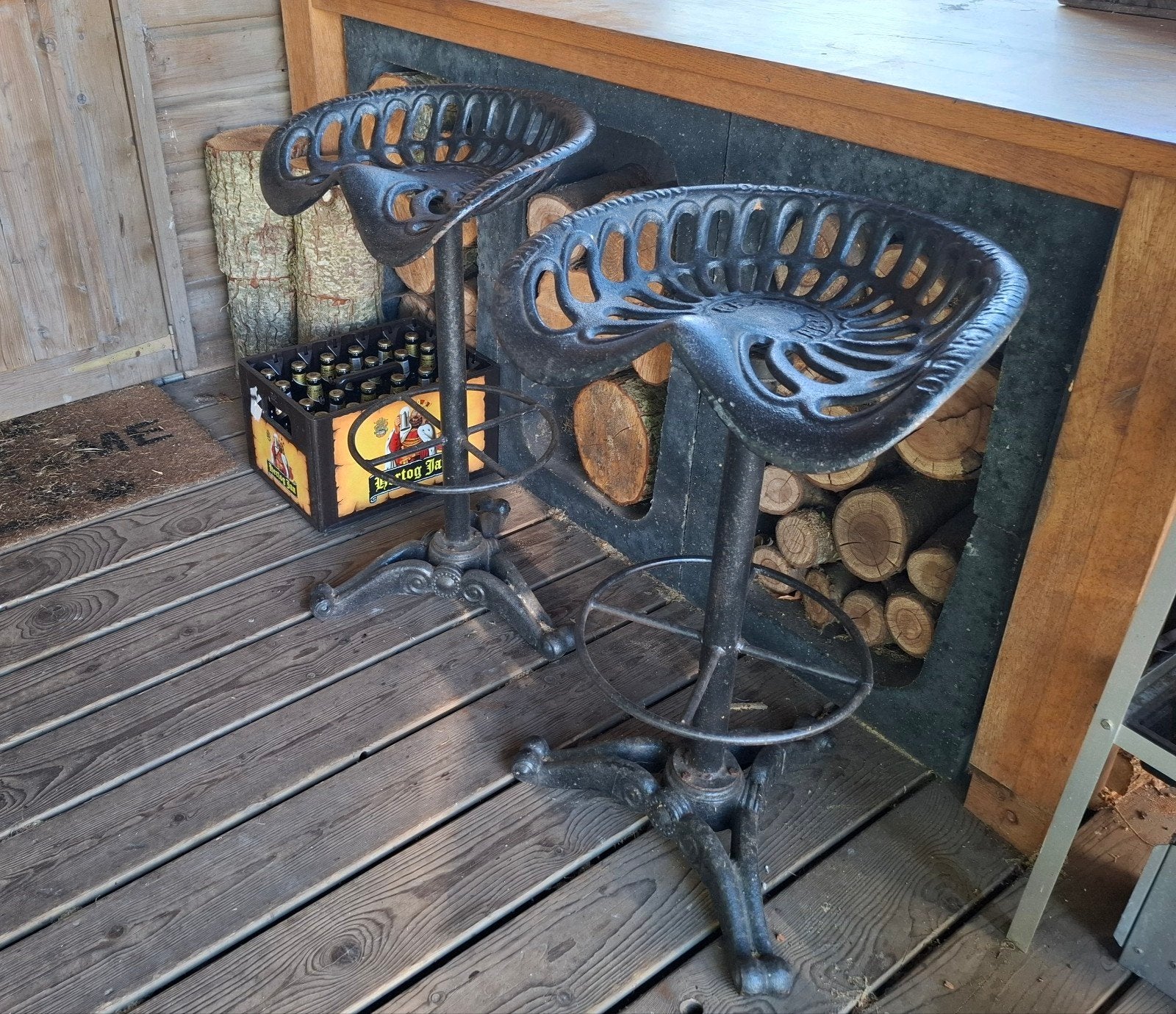 Set van 2 robuuste gietijzeren barkrukken, Ophalen, Gebruikt, Met voetsteun, 60 tot 90 cm