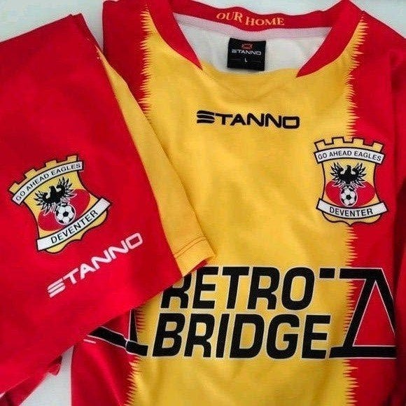 Go Ahead Eagles Wedstrijdtenue (Shirt L, Broek M), Ophalen of Verzenden, Zo goed als nieuw, Set