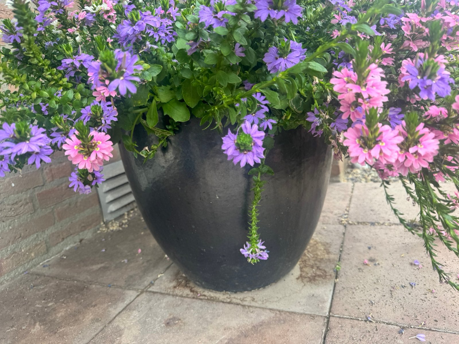 2 bloempotten aardewerk antraciet, Ophalen, 40 cm of meer, Rond, Zo goed als nieuw